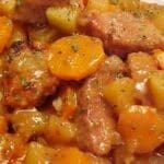 Ragoût de porc avec carottes et pommes de terre